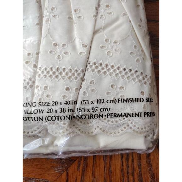 2 King Fieldcrest Pillowcases Ruffle Eyelet Trousseau Lace Percale Ivory NWT - Picture 4 of 7